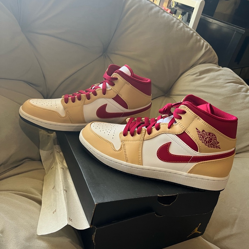 Air Jordan 1 MID - Nike size 9.5 men’s